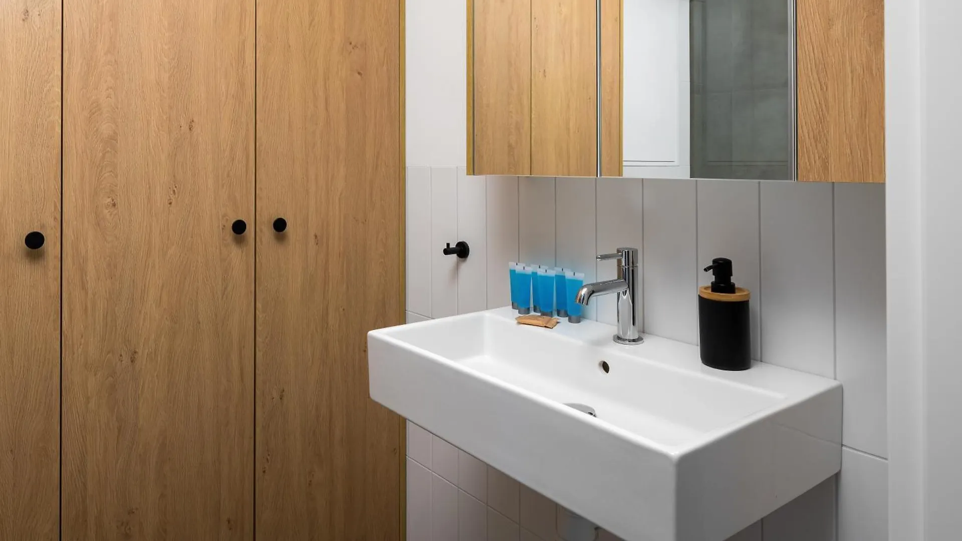Metro Raclawicka Loft Apartment 바르샤바